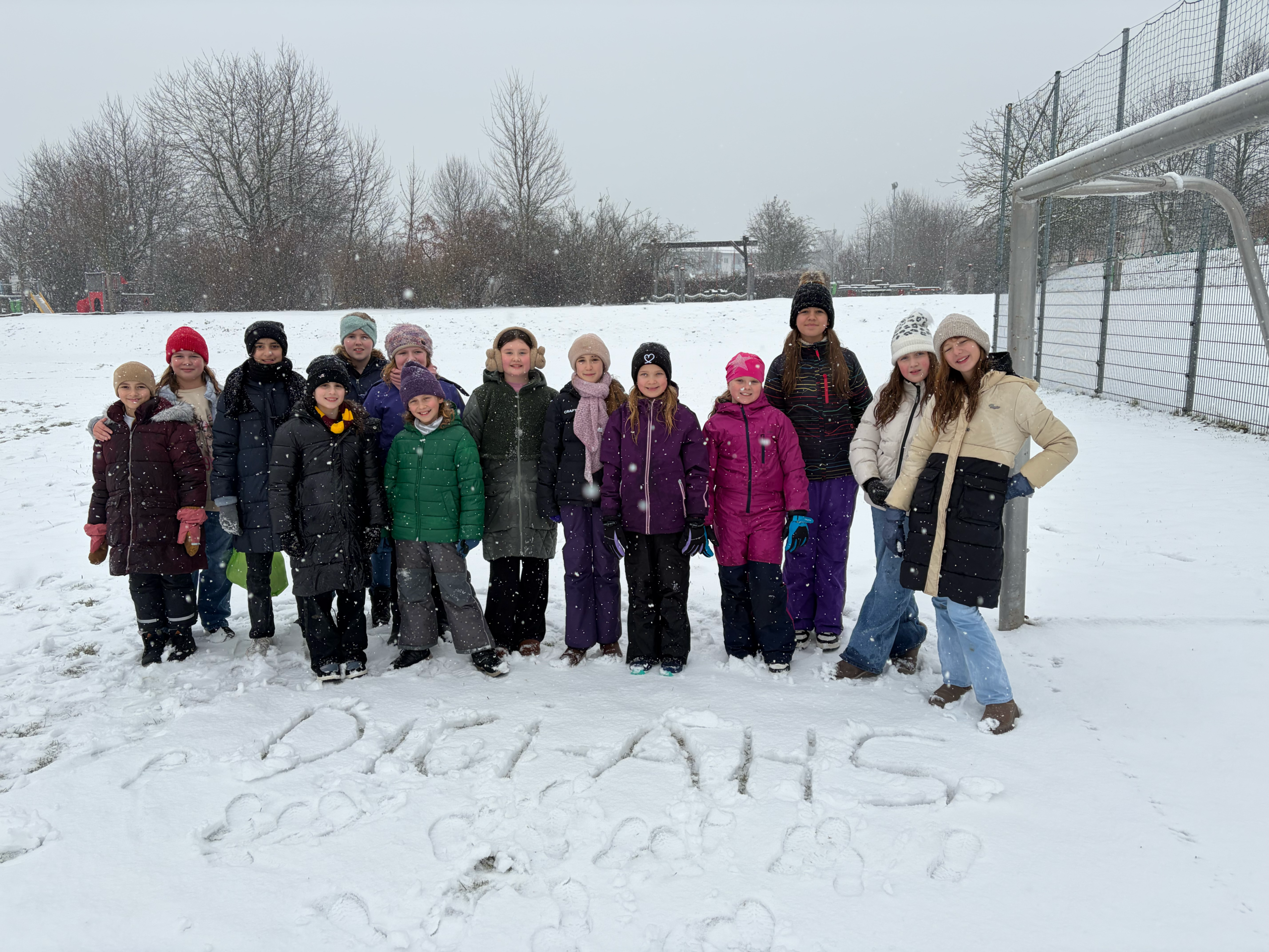Erlebnisreicher Wintertag im Fach Bewegung und Sport